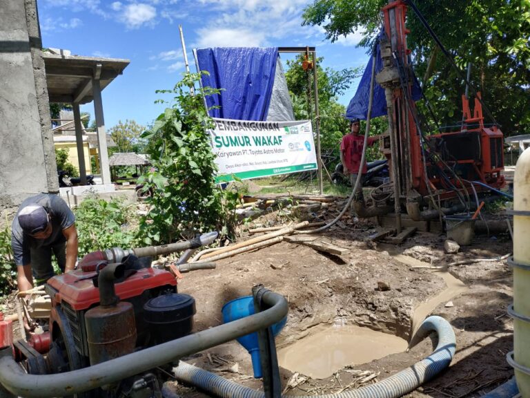 Menembus Batuan Cadas untuk Dapatkan Air